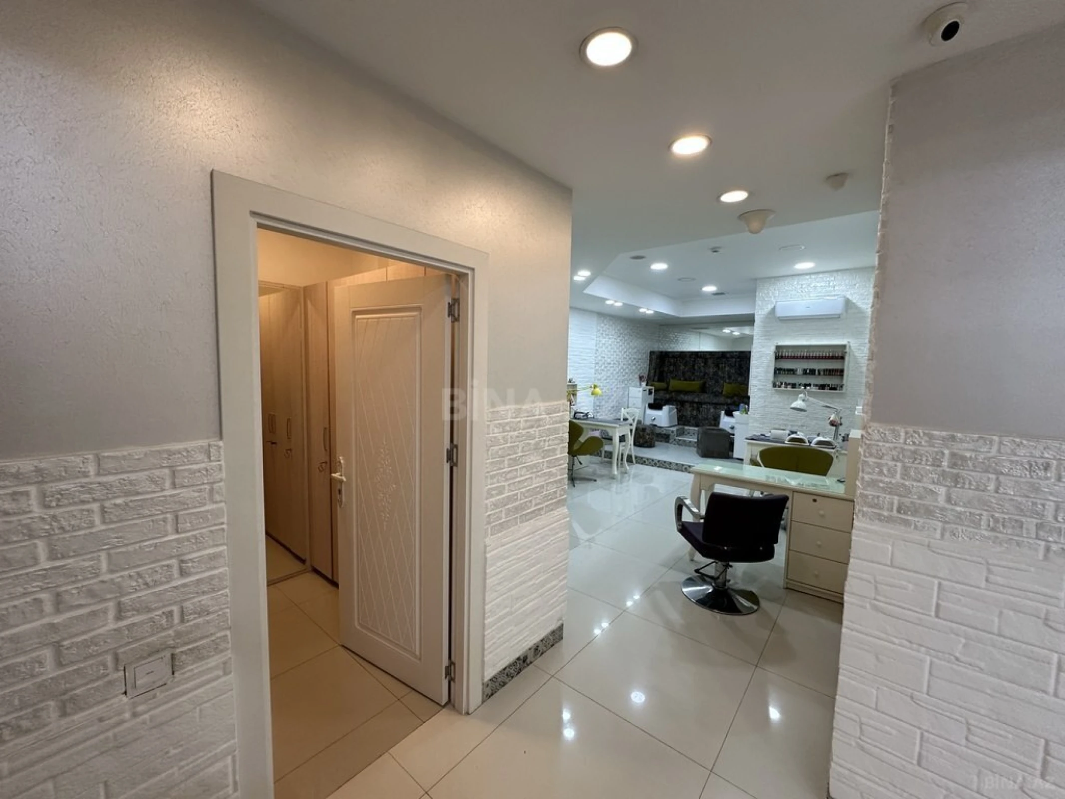 Satılır obyekt 200 m²