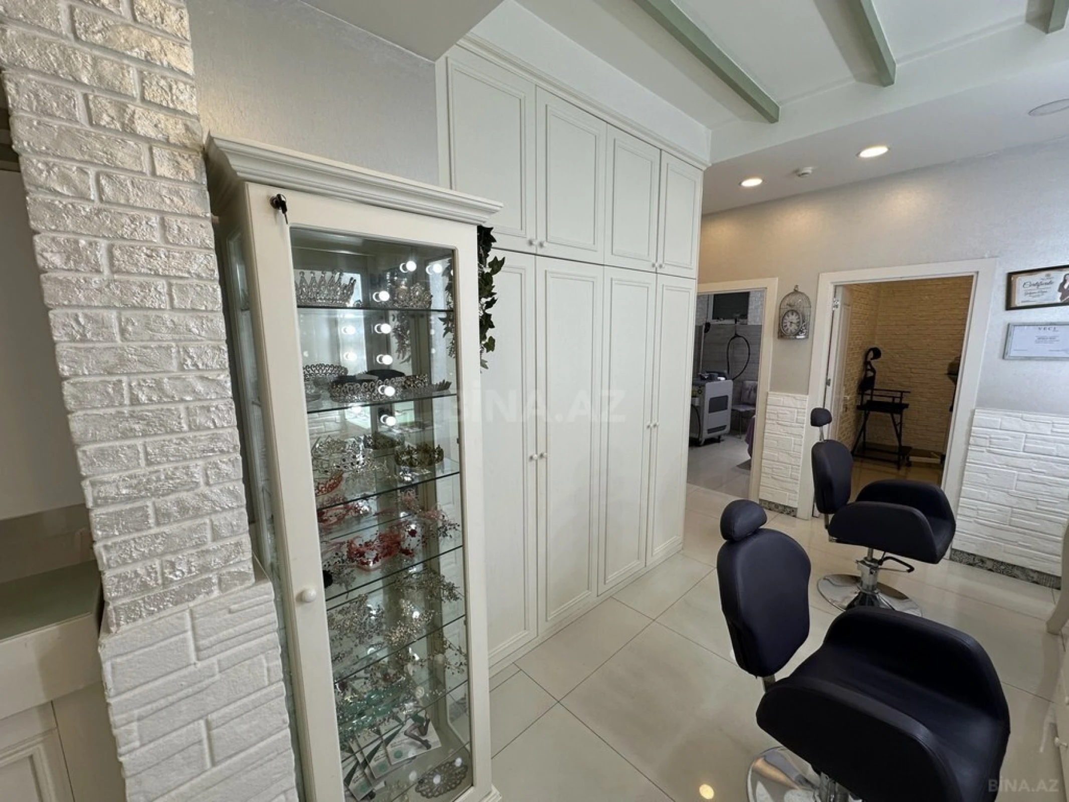 Satılır obyekt 200 m²