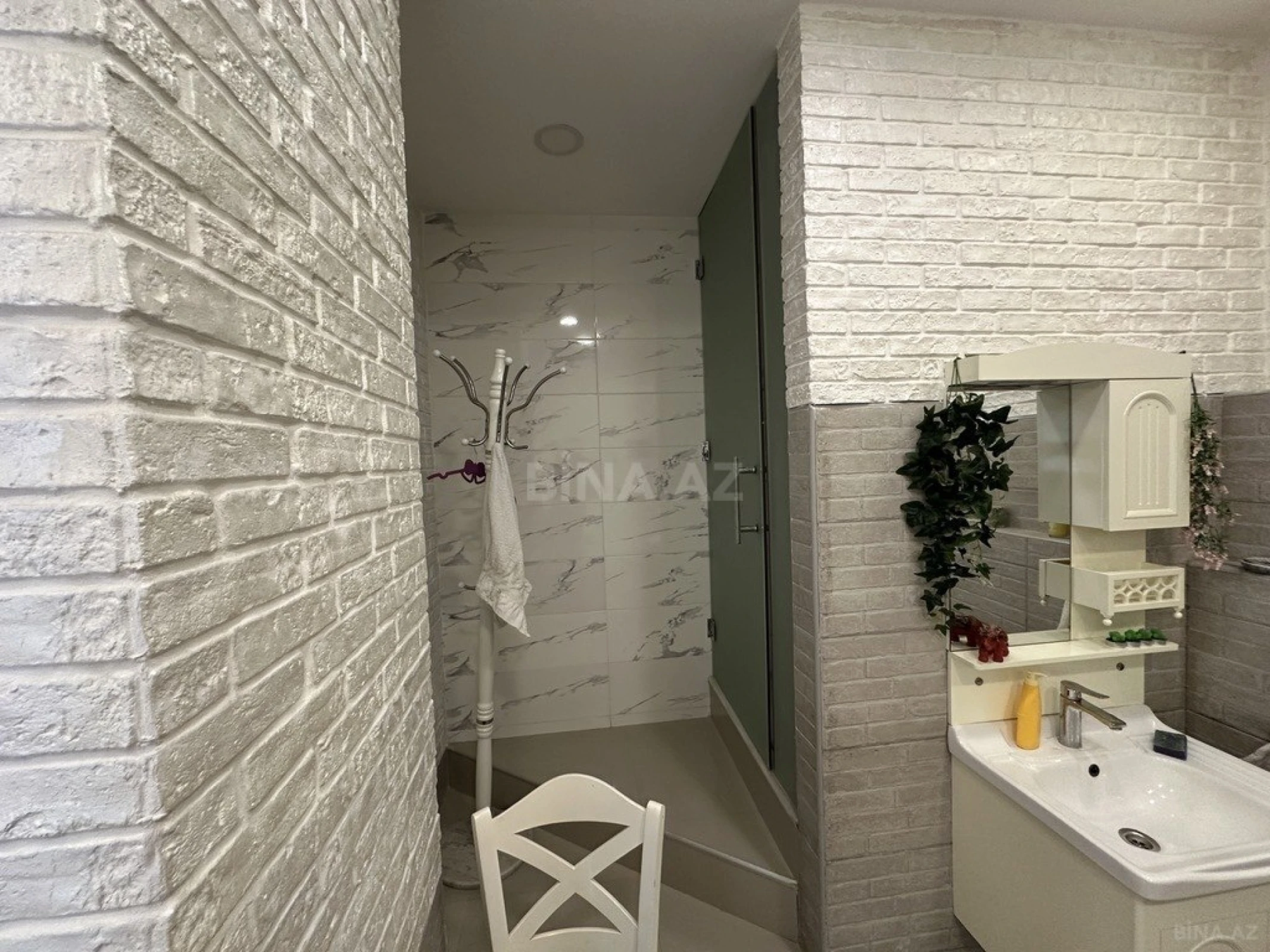 Satılır obyekt 200 m²