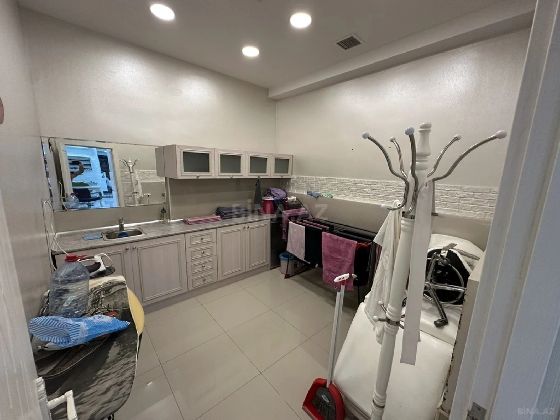 Satılır obyekt 200 m²