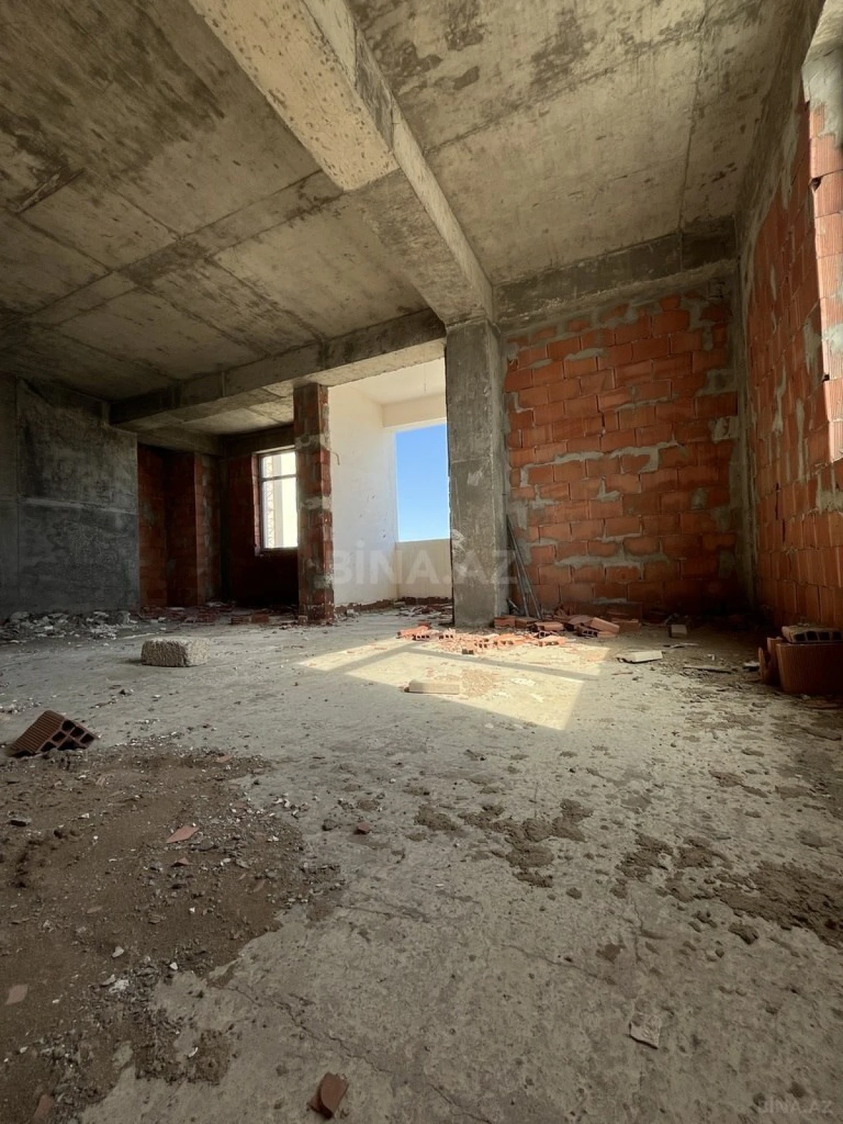 Satılır 1 otaqlı mənzil 71 m²