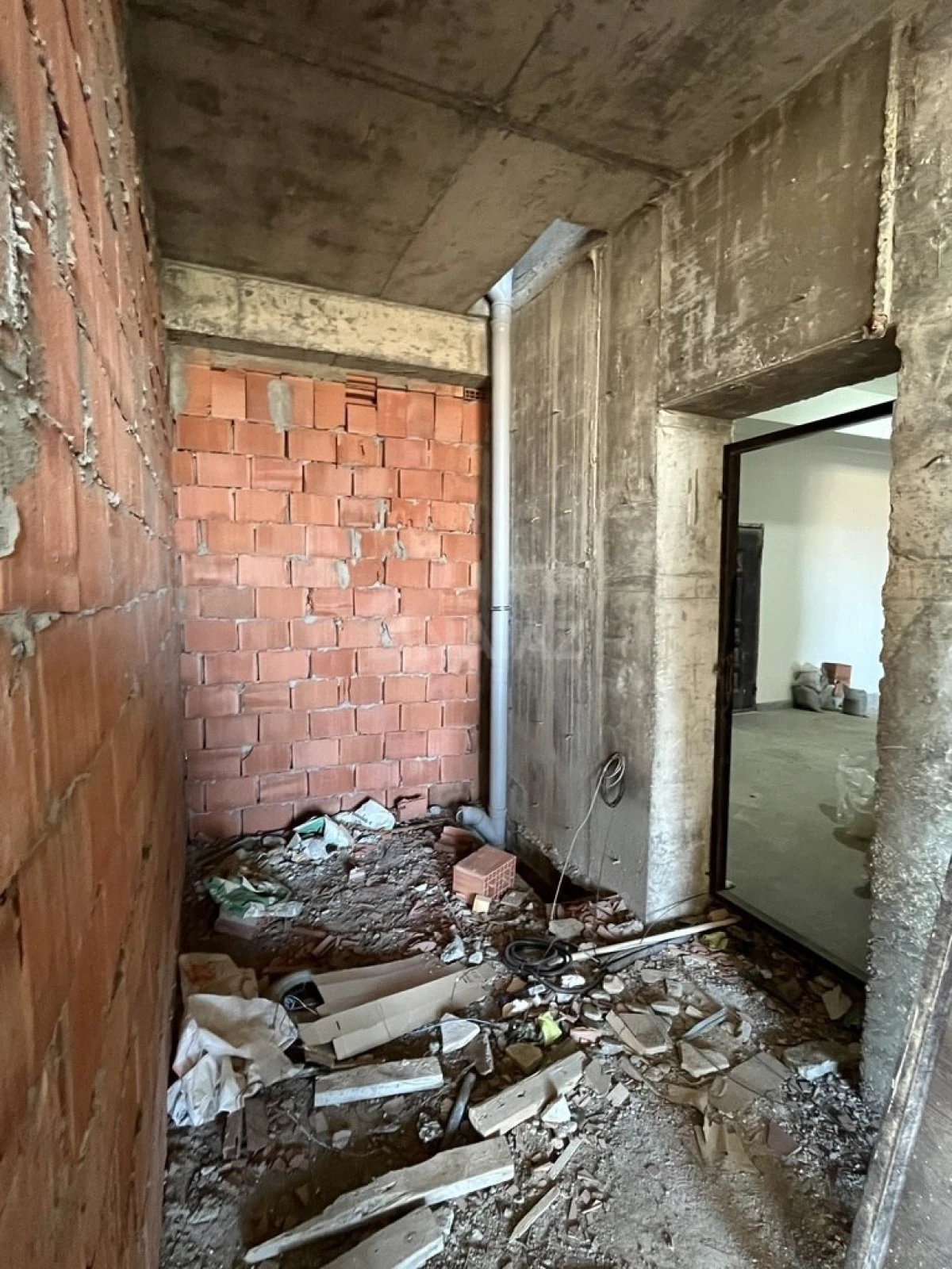 Satılır 1 otaqlı mənzil 71 m²