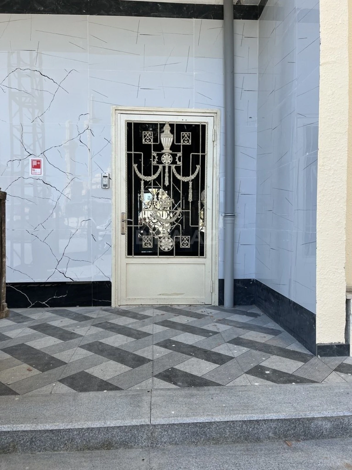 Satılır 1 otaqlı mənzil 71 m²