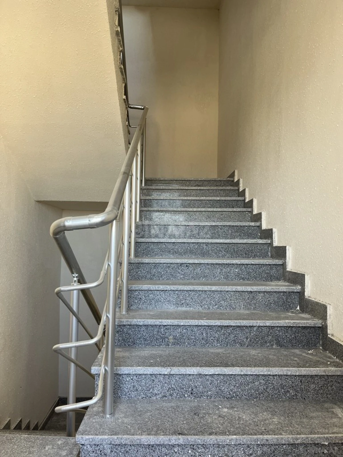 Satılır 1 otaqlı mənzil 71 m²