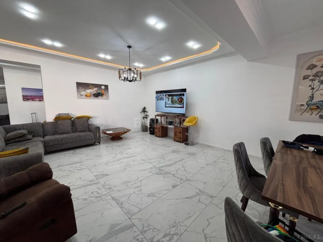 Satılır 5 otaqlı həyət evi 265 m²