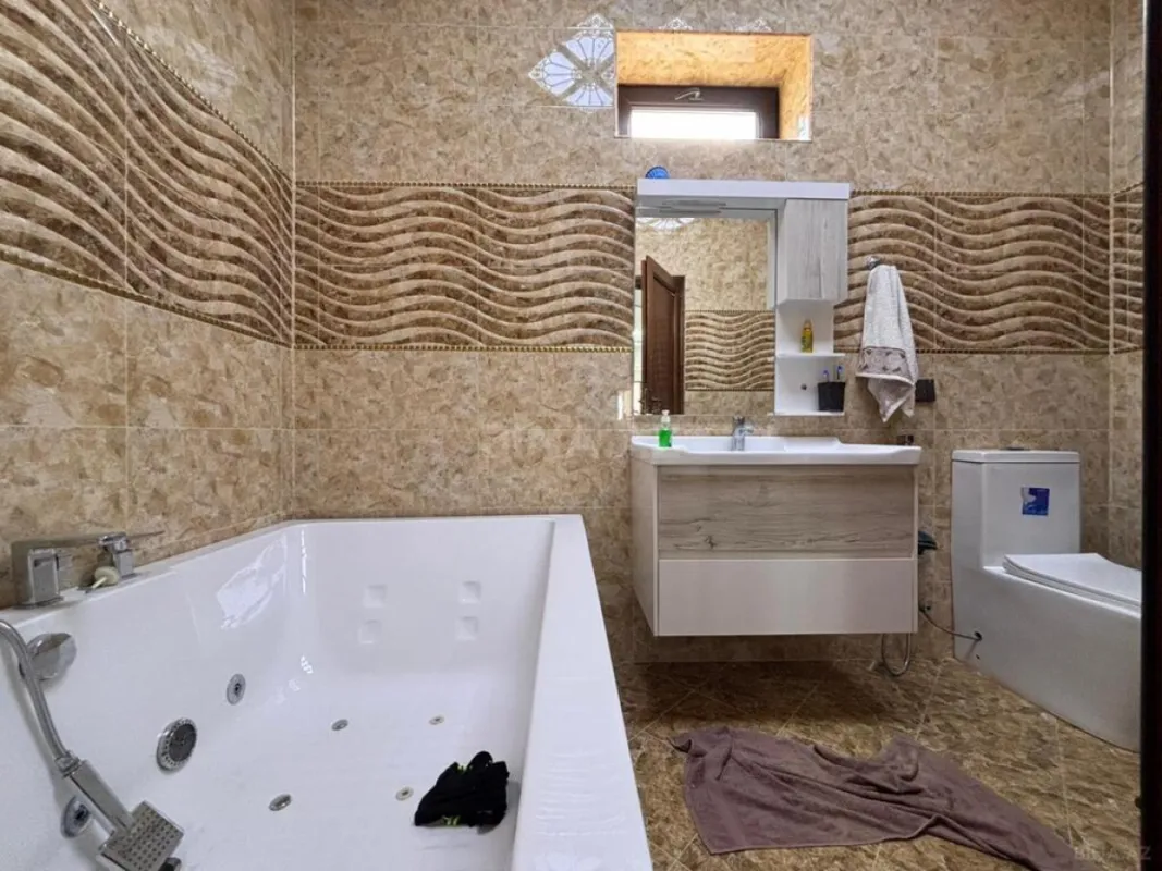 Satılır 5 otaqlı həyət evi 265 m²