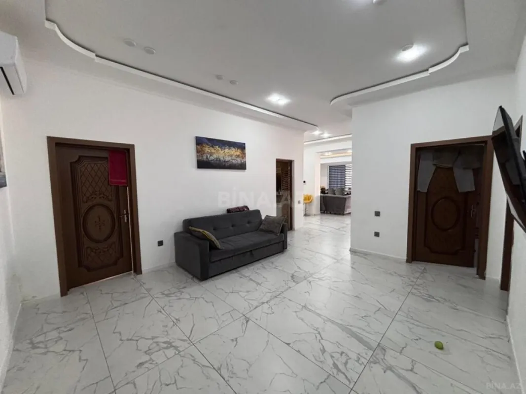 Satılır 5 otaqlı həyət evi 265 m²