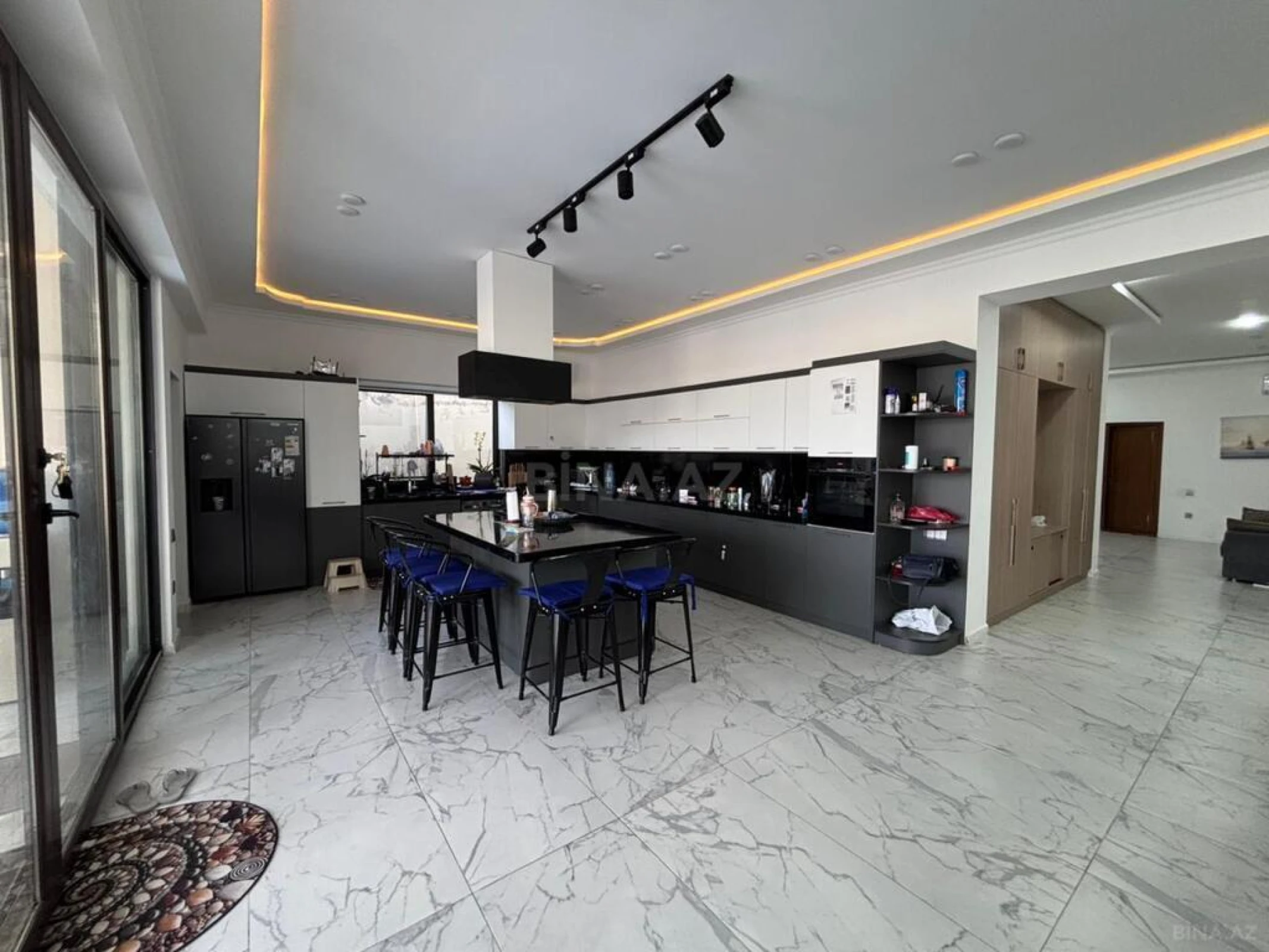 Satılır 5 otaqlı həyət evi 265 m²
