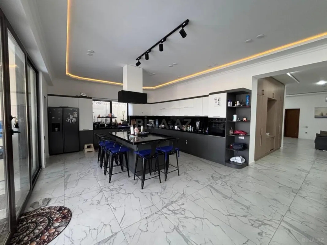 Satılır 5 otaqlı həyət evi 265 m²