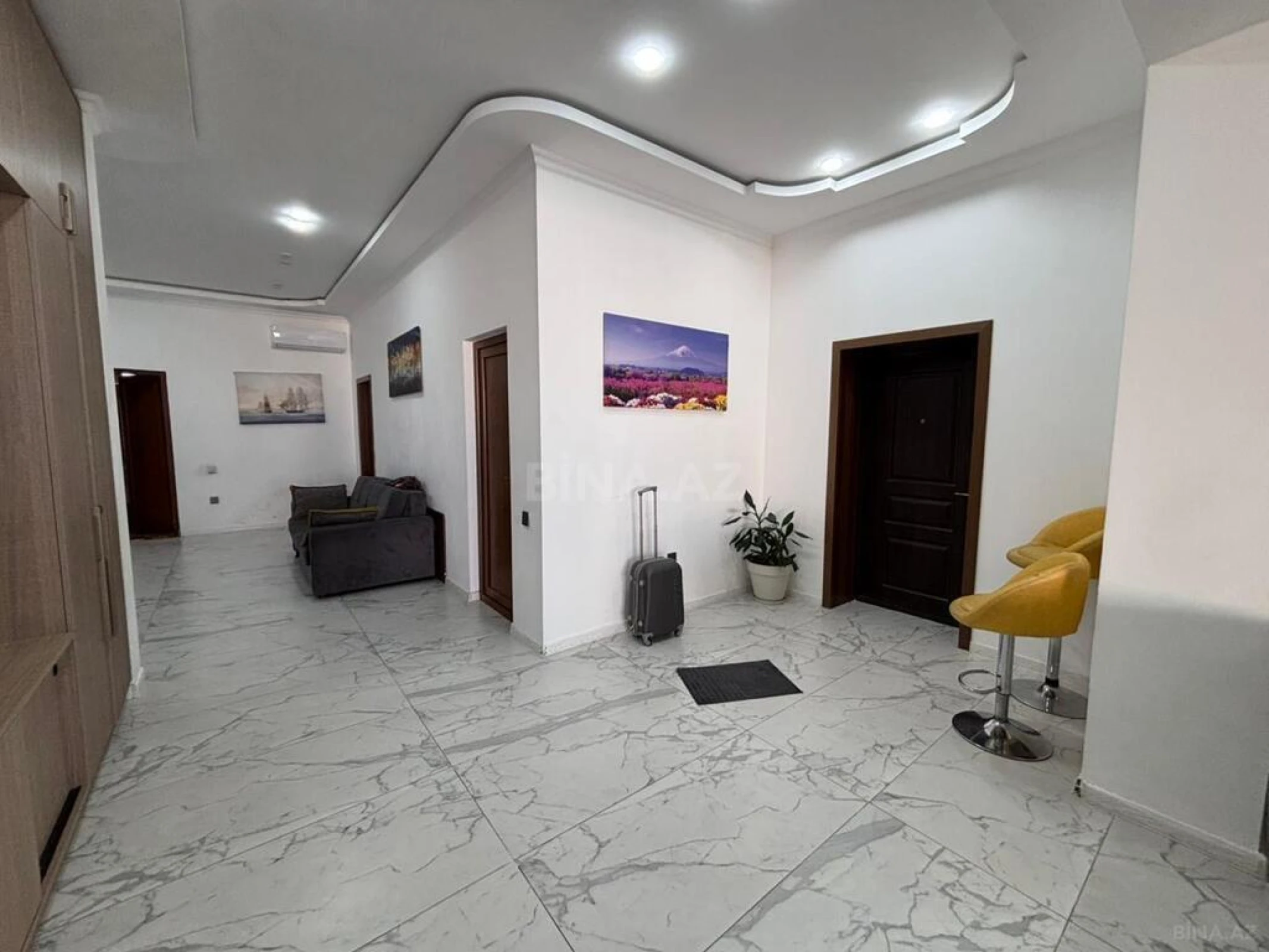 Satılır 5 otaqlı həyət evi 265 m²
