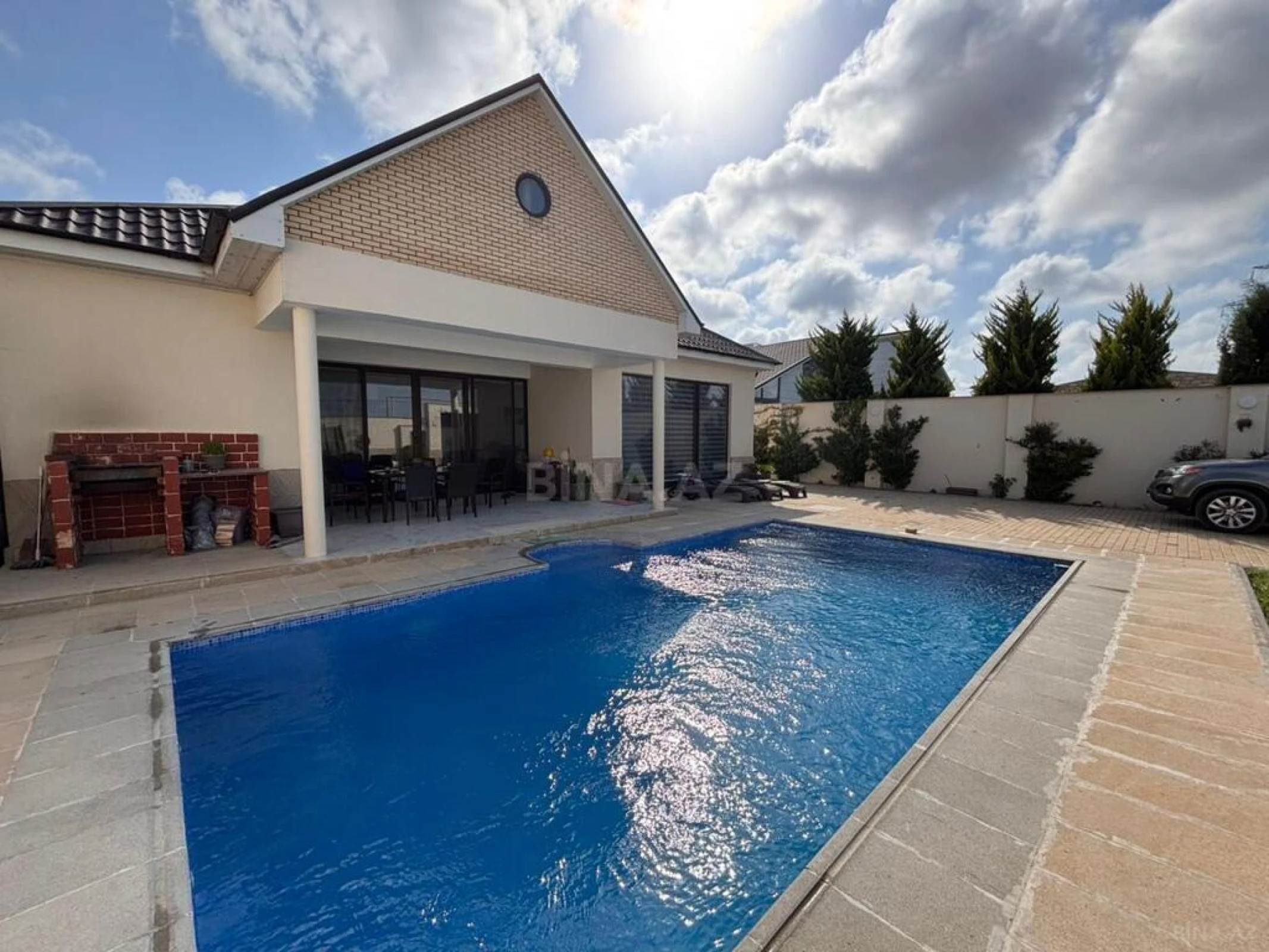 Satılır 5 otaqlı həyət evi 265 m²