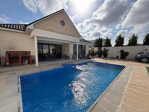 Satılır 5 otaqlı həyət evi 265 m²