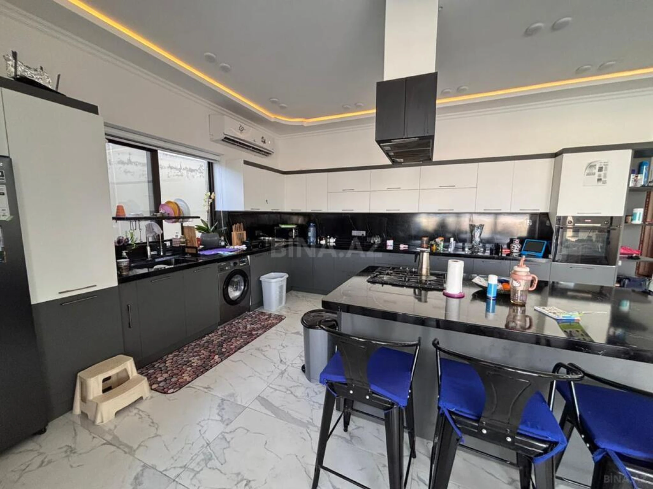 Satılır 5 otaqlı həyət evi 265 m²