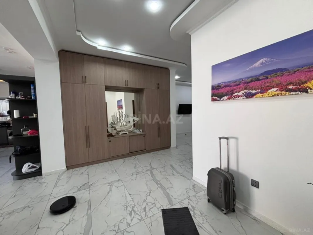 Satılır 5 otaqlı həyət evi 265 m²