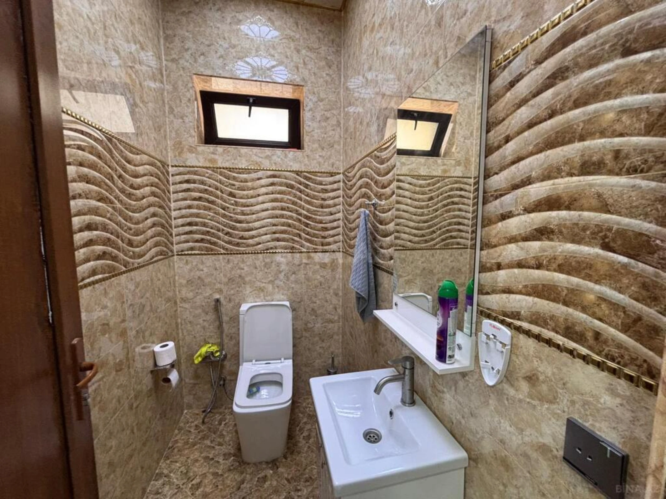 Satılır 5 otaqlı həyət evi 265 m²