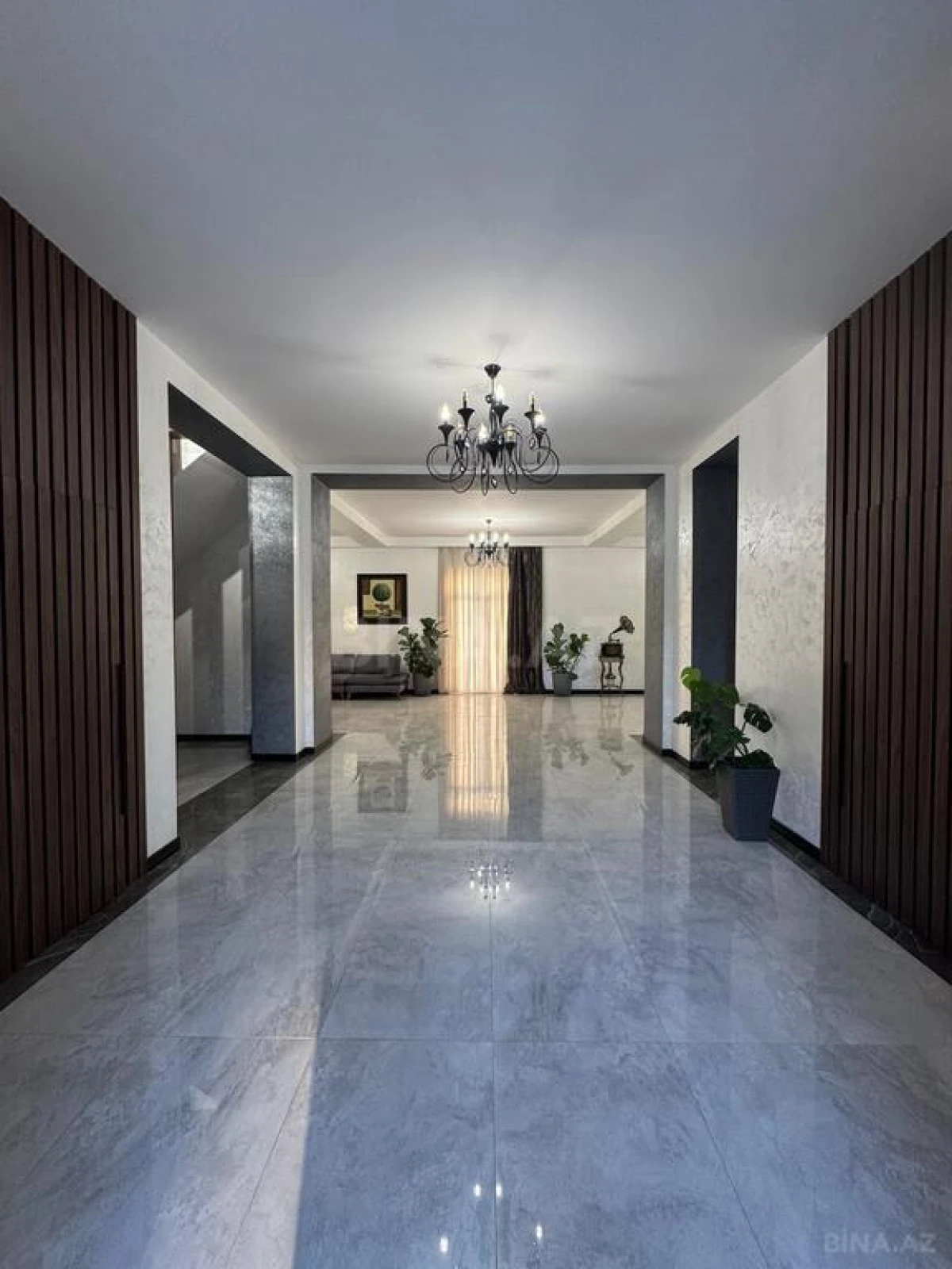Satılır 5 otaqlı həyət evi 320 m²