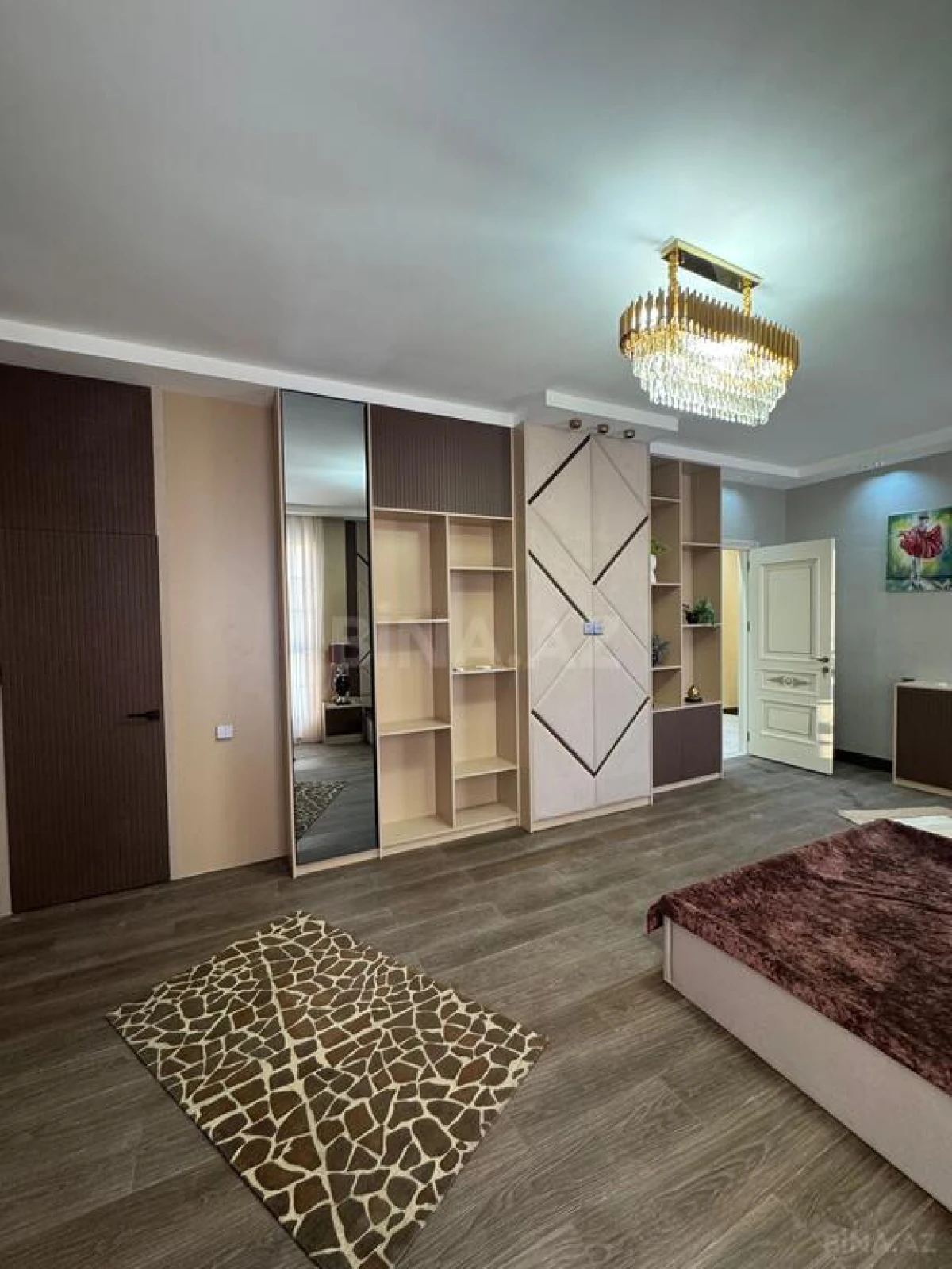 Satılır 5 otaqlı həyət evi 320 m²
