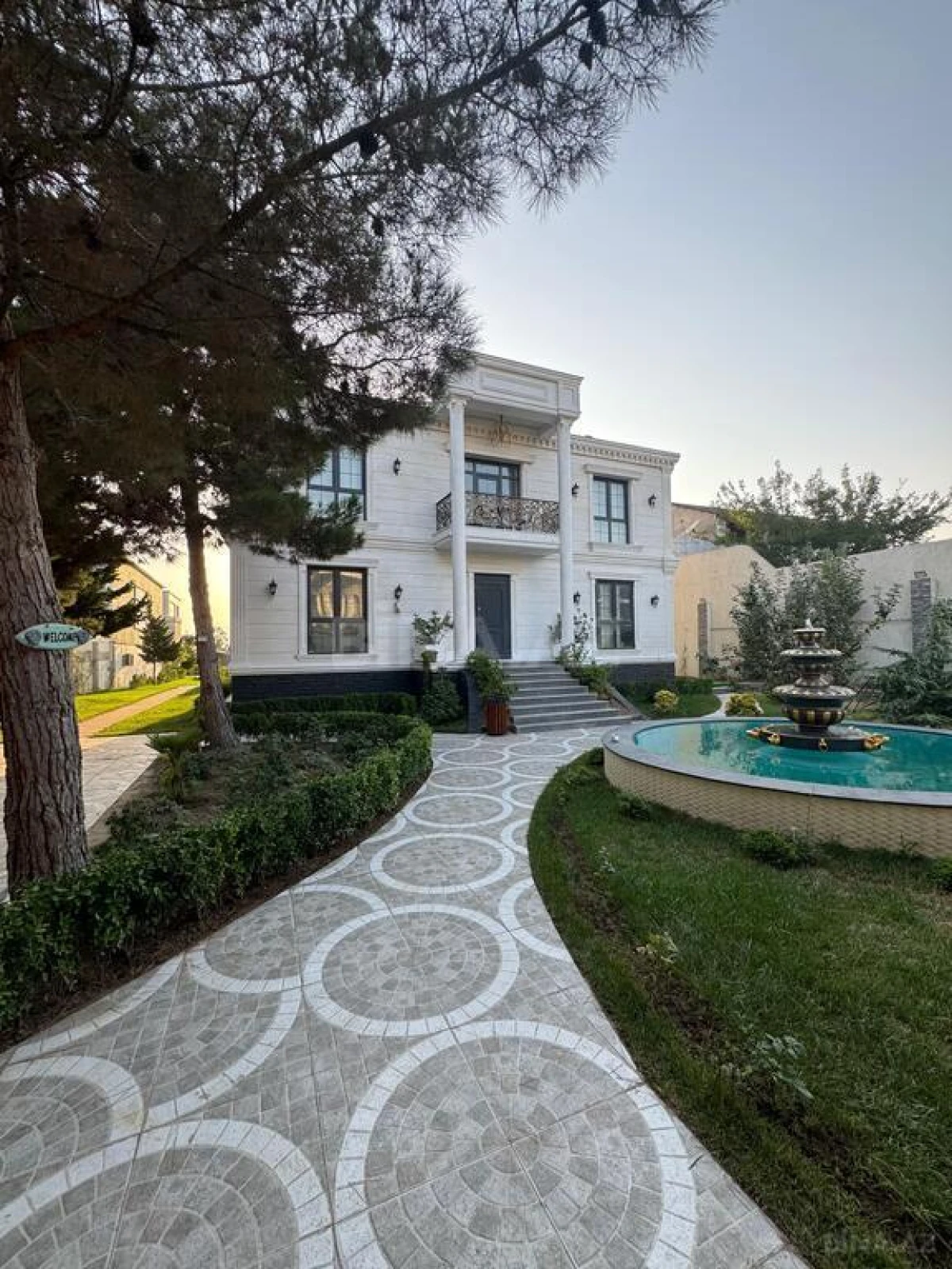 Satılır 5 otaqlı həyət evi 320 m²