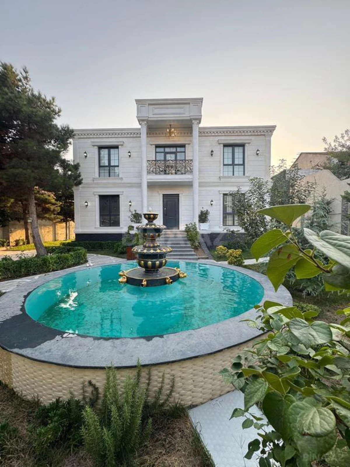 Satılır 5 otaqlı həyət evi 320 m²