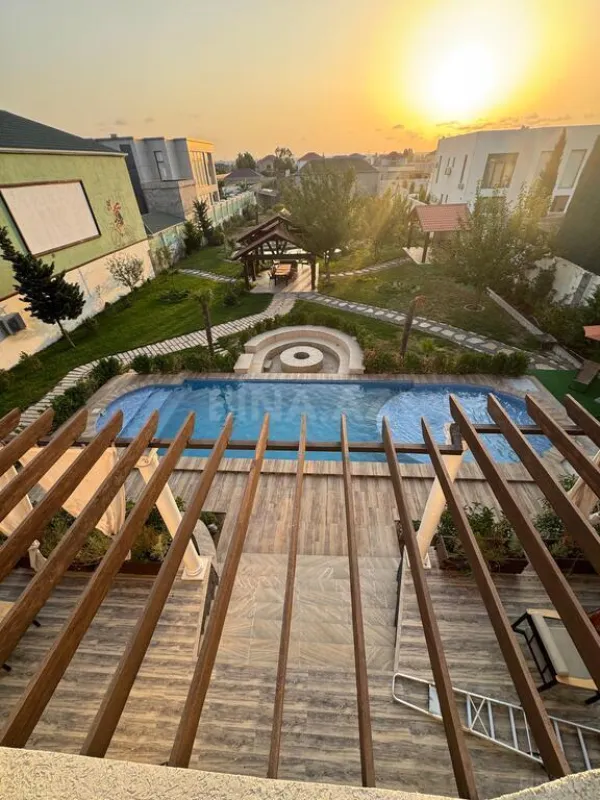 Satılır 5 otaqlı həyət evi 320 m²