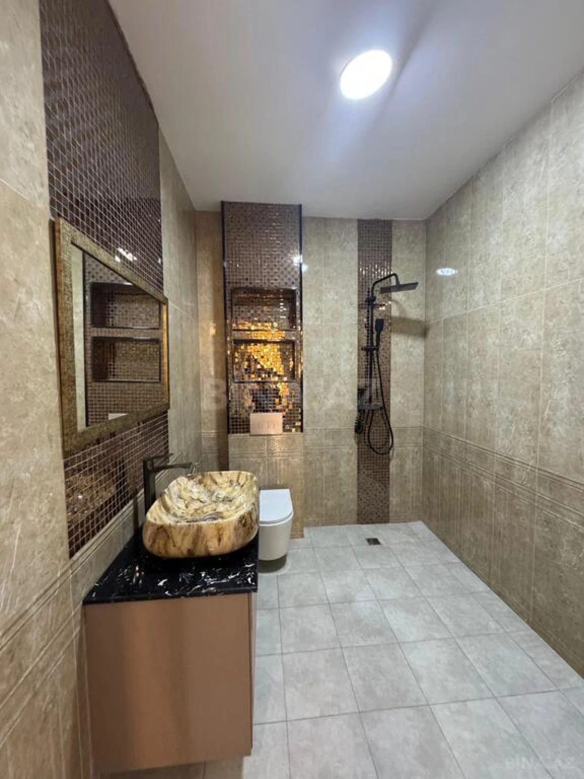 Satılır 5 otaqlı həyət evi 320 m²