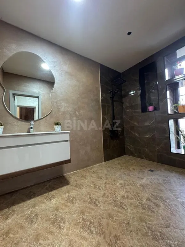 Satılır 5 otaqlı həyət evi 320 m²