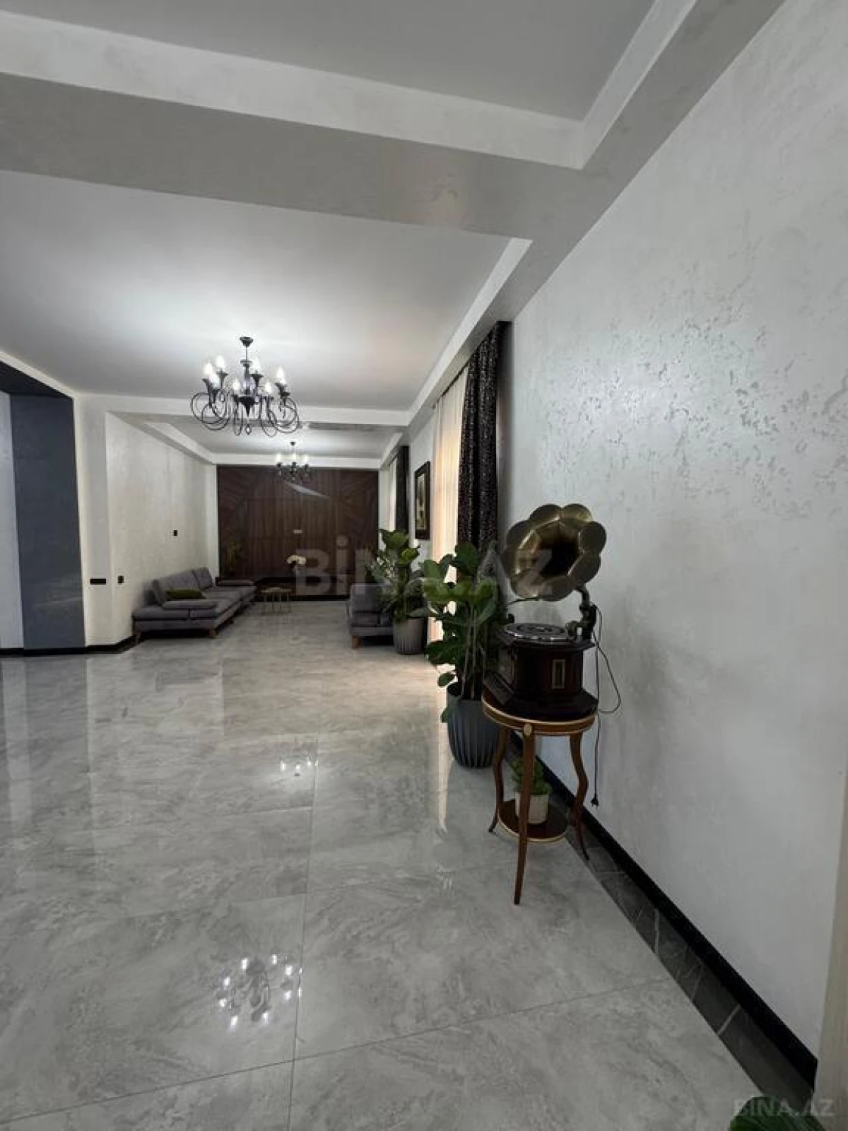 Satılır 5 otaqlı həyət evi 320 m²