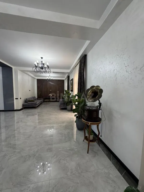 Satılır 5 otaqlı həyət evi 320 m²