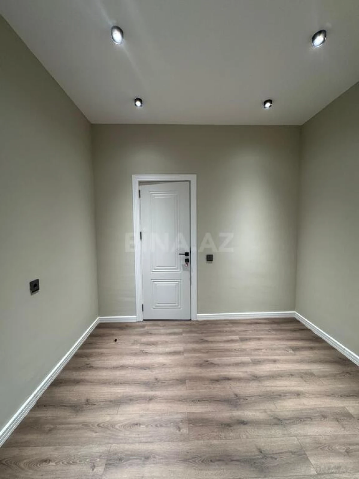 Satılır 5 otaqlı həyət evi 273 m²