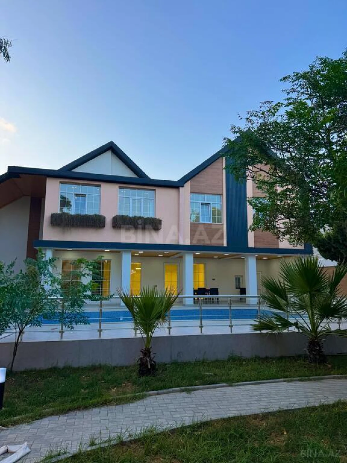 Satılır 5 otaqlı həyət evi 273 m²