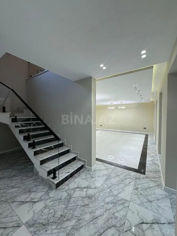Satılır 5 otaqlı həyət evi 273 m²