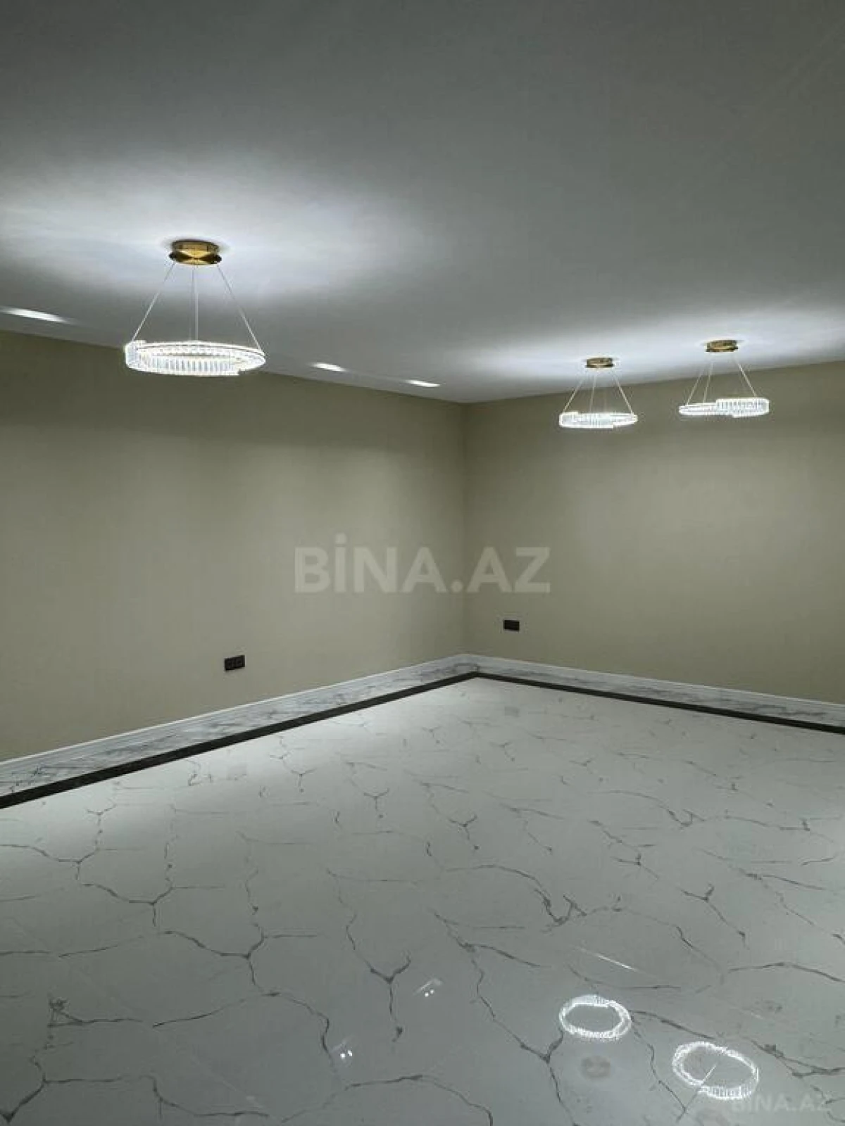 Satılır 5 otaqlı həyət evi 273 m²
