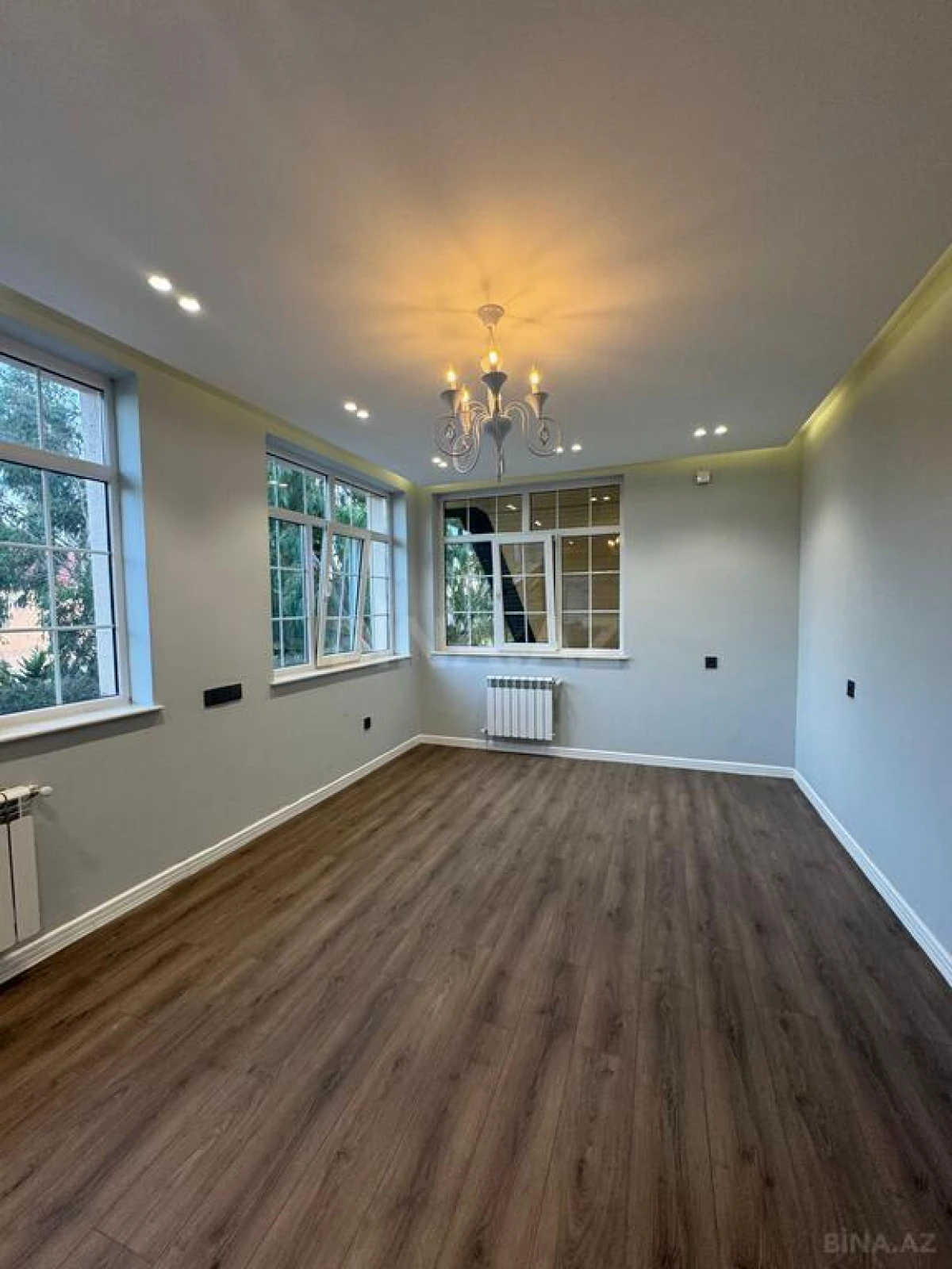 Satılır 5 otaqlı həyət evi 273 m²