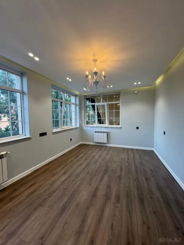 Satılır 5 otaqlı həyət evi 273 m²