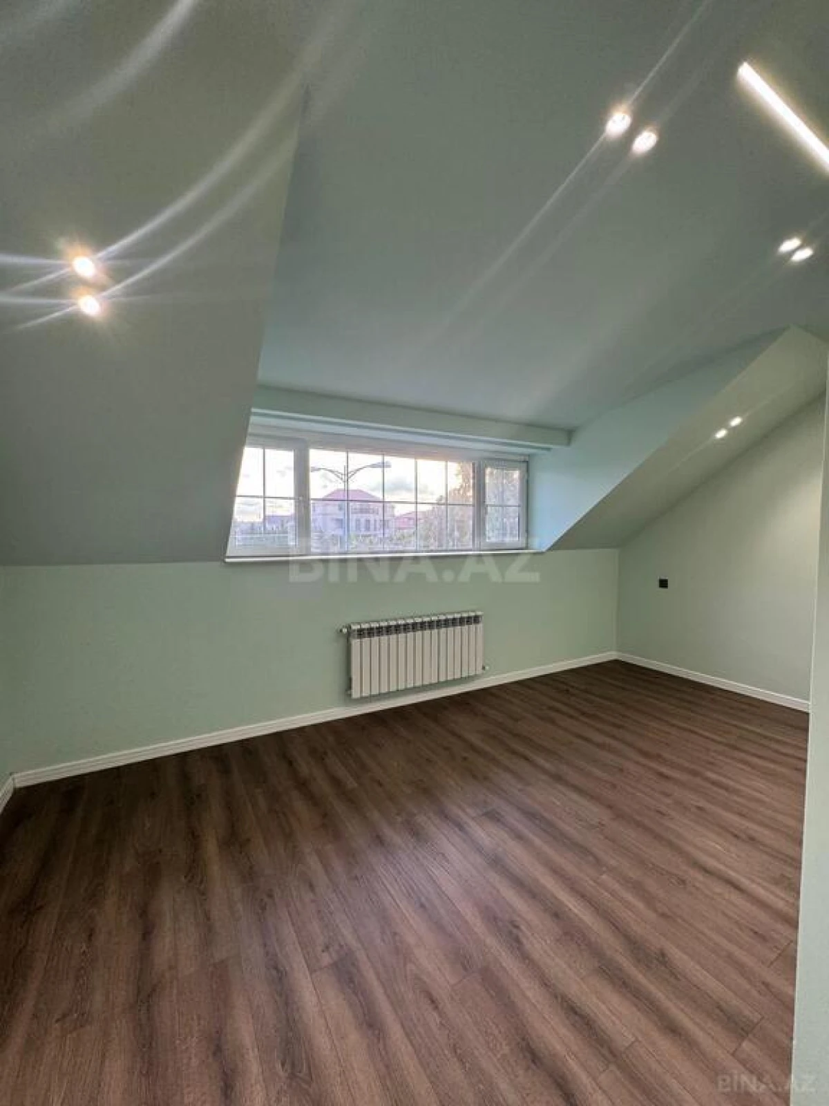 Satılır 5 otaqlı həyət evi 273 m²