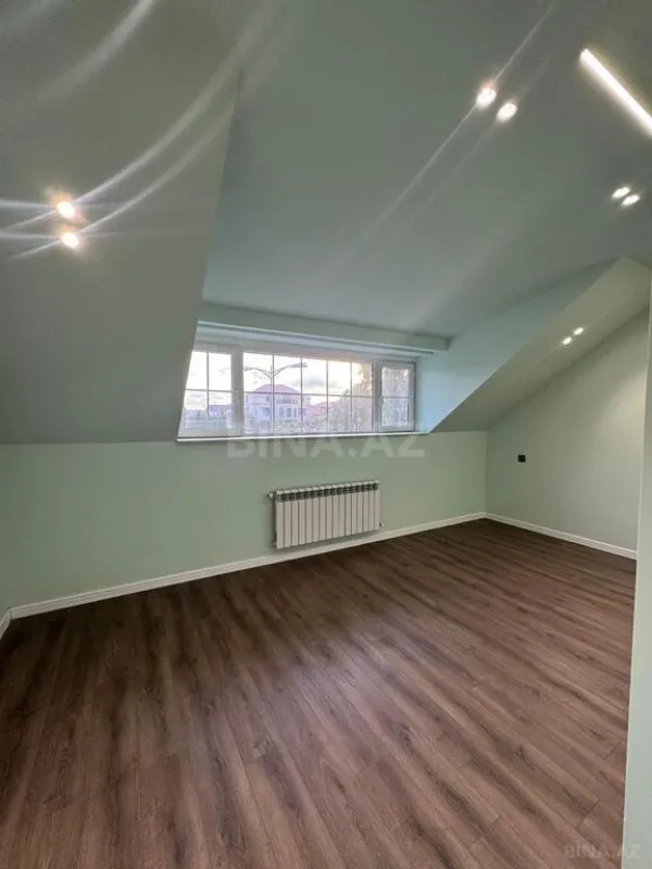 Satılır 5 otaqlı həyət evi 273 m²