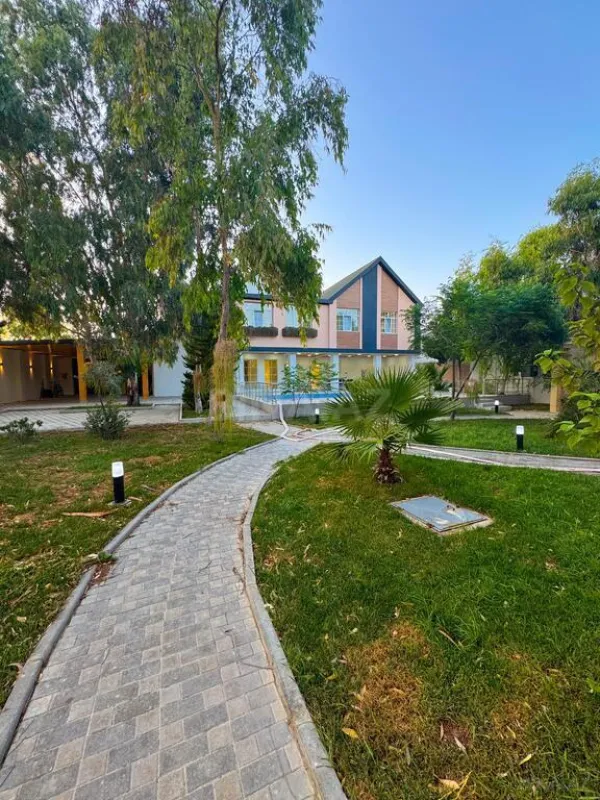 Satılır 5 otaqlı həyət evi 273 m²
