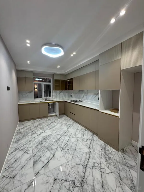 Satılır 5 otaqlı həyət evi 273 m²