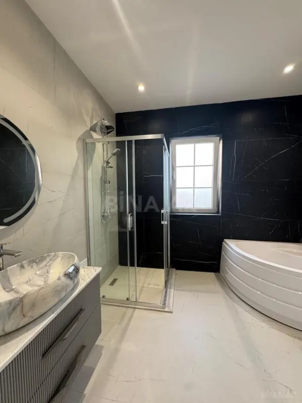 Satılır 5 otaqlı həyət evi 273 m²