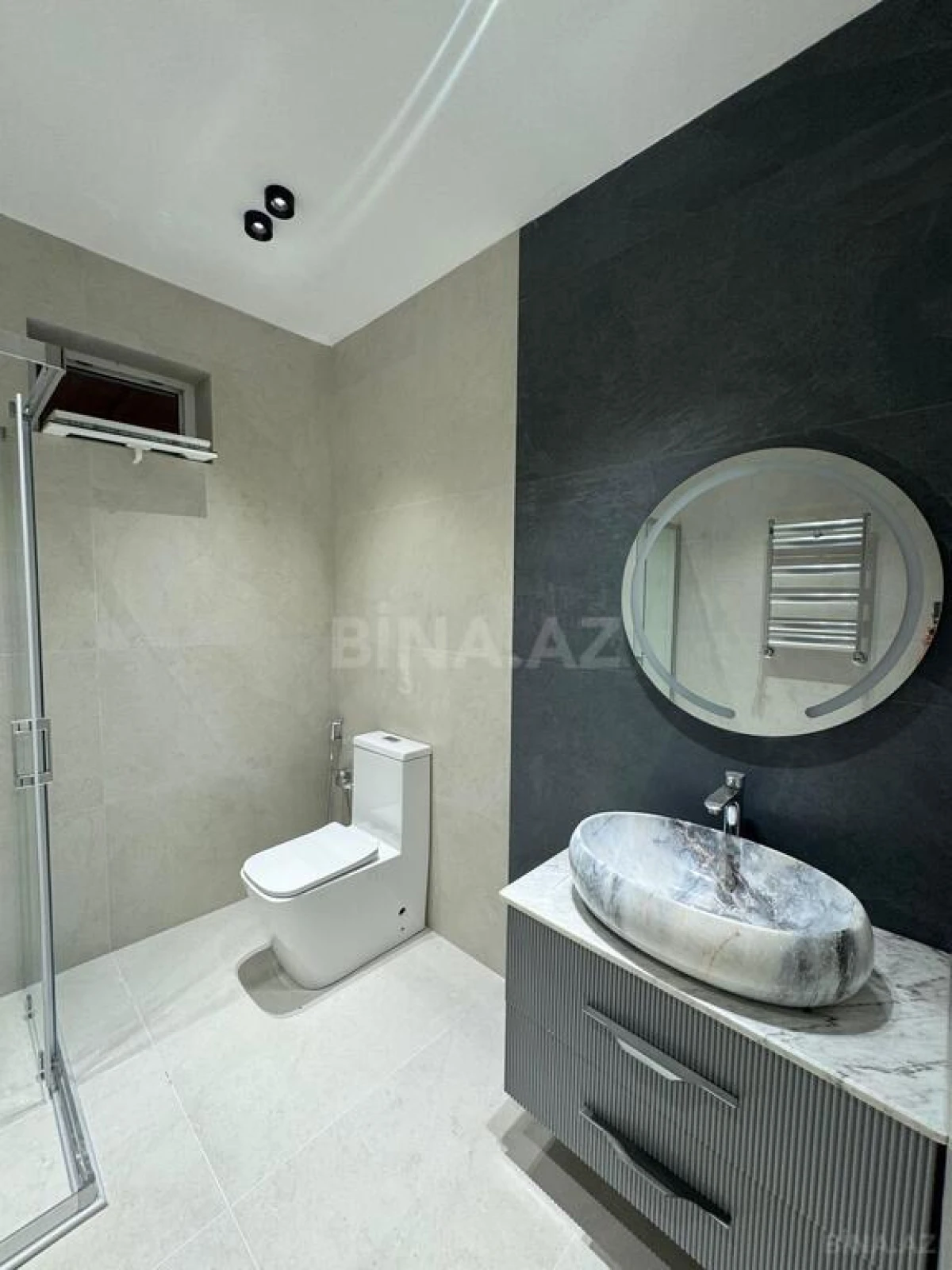 Satılır 5 otaqlı həyət evi 273 m²