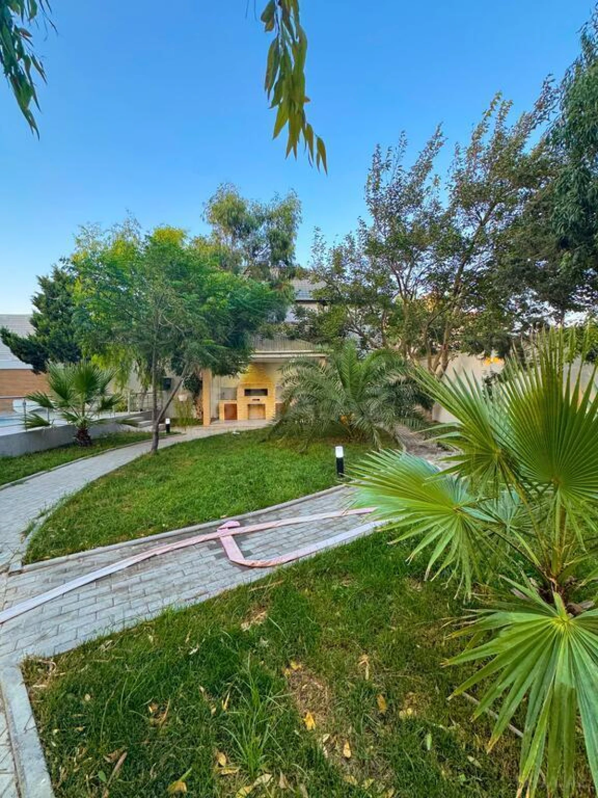 Satılır 5 otaqlı həyət evi 273 m²