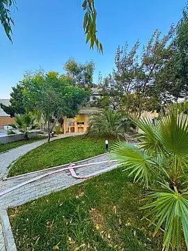 Satılır 5 otaqlı həyət evi 273 m²