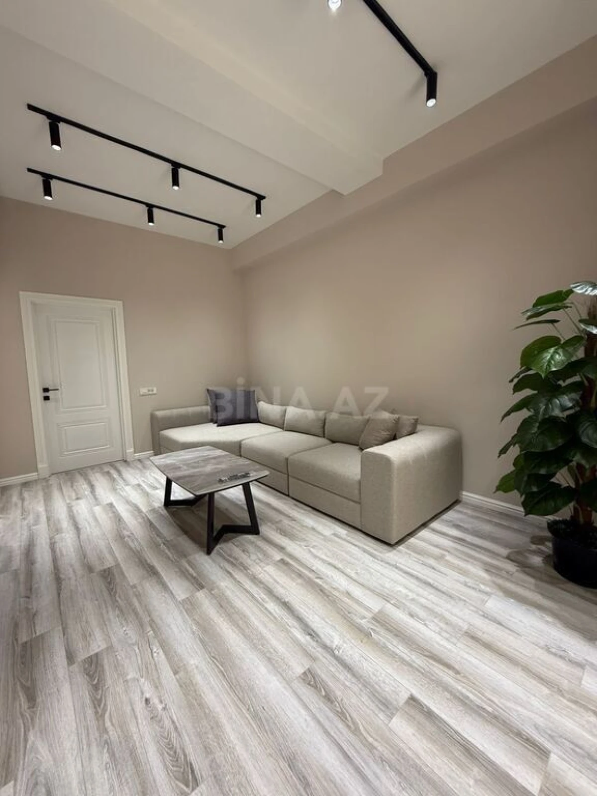 Kirayə verilir 2 otaqlı mənzil 100 m²