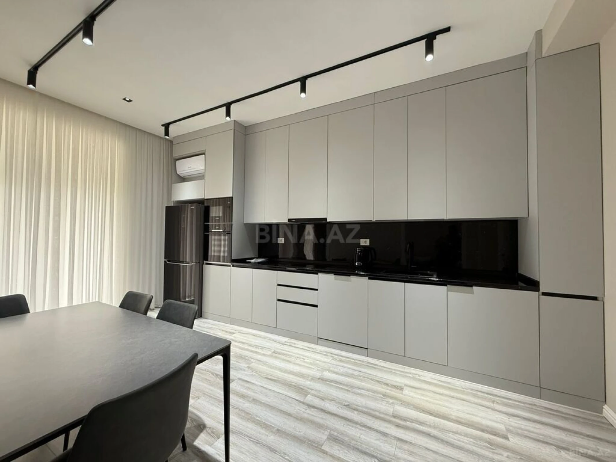 Kirayə verilir 2 otaqlı mənzil 100 m²