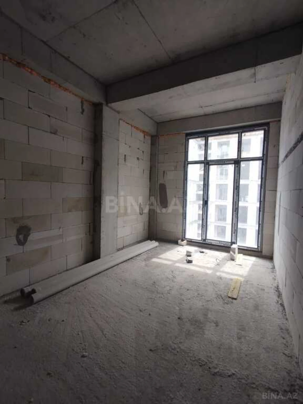 Satılır 4 otaqlı mənzil 261 m²