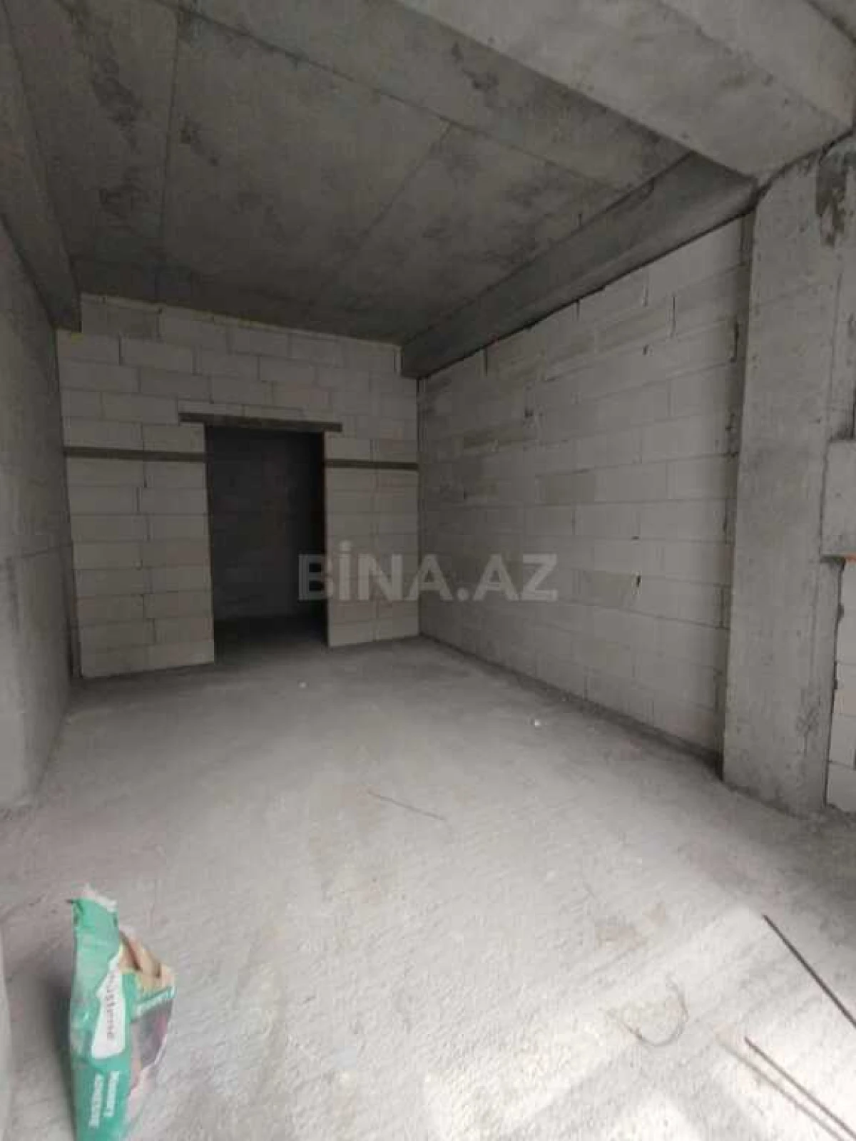 Satılır 4 otaqlı mənzil 261 m²