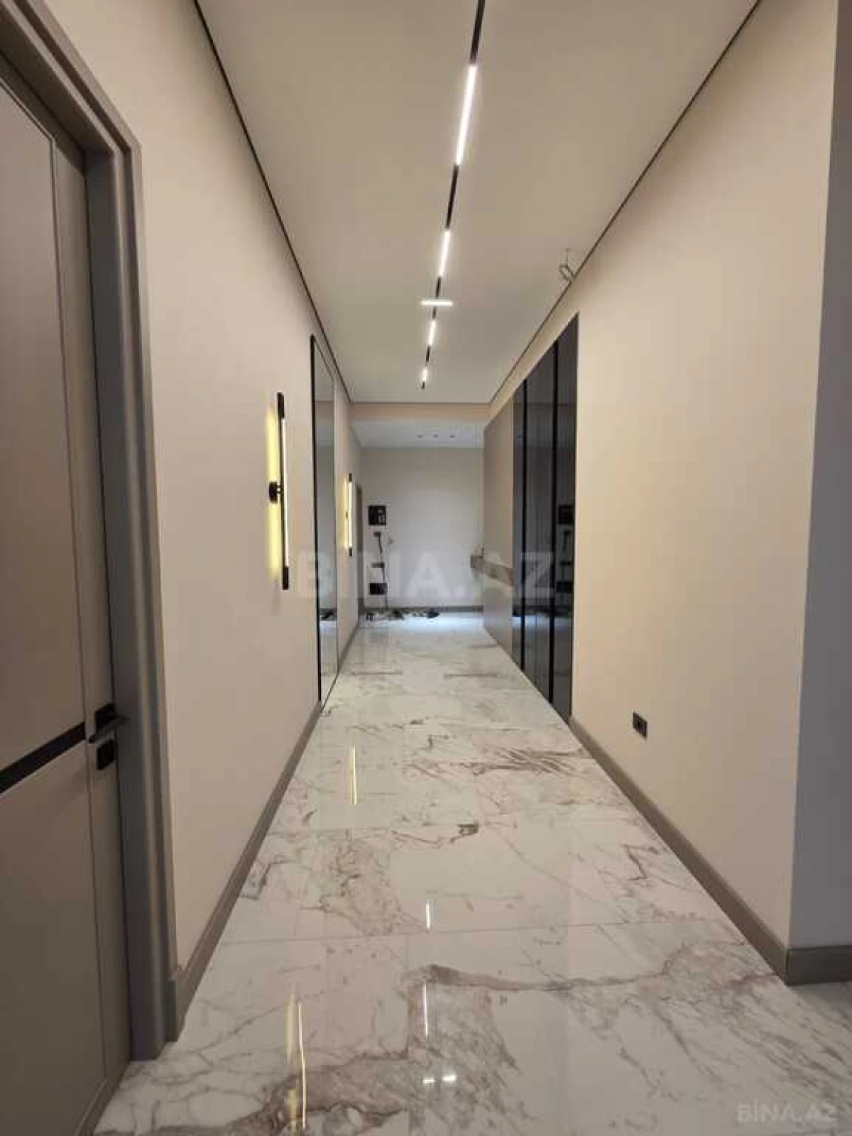 Satılır 4 otaqlı mənzil 200 m²