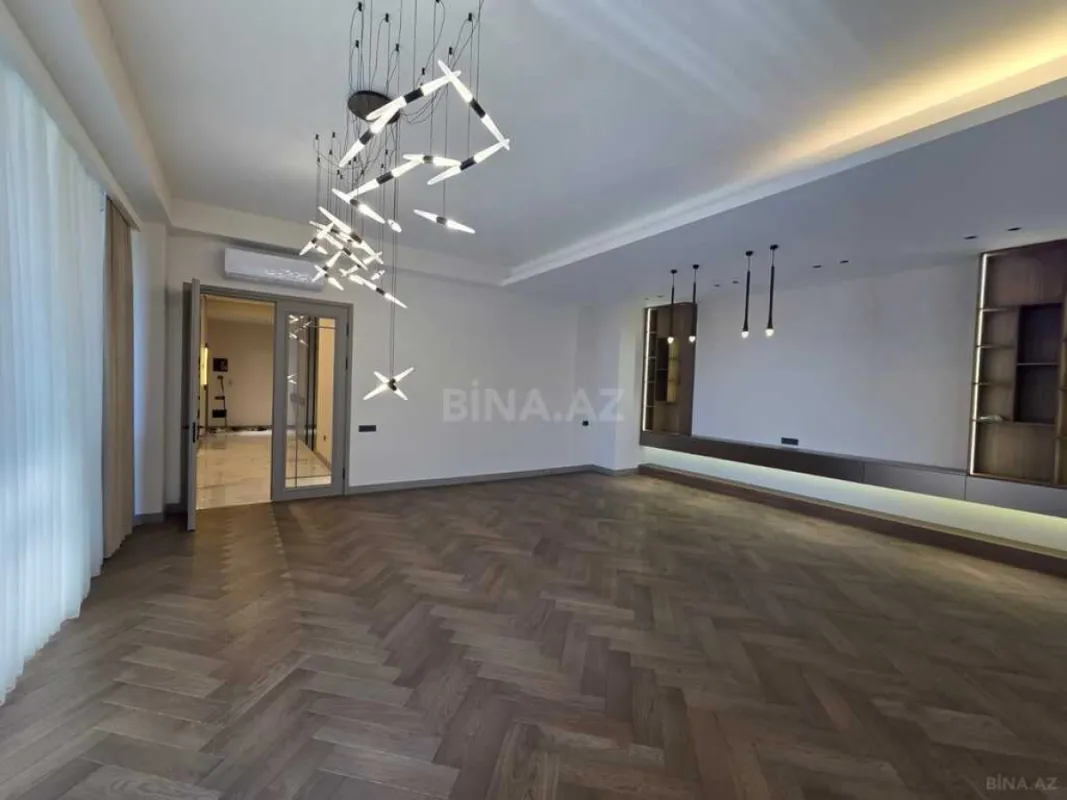 Satılır 4 otaqlı mənzil 200 m²
