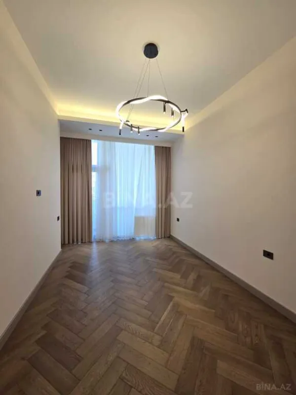 Satılır 4 otaqlı mənzil 200 m²