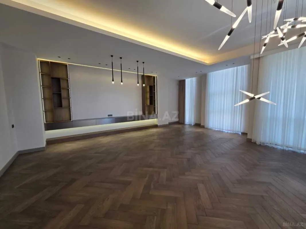 Satılır 4 otaqlı mənzil 200 m²